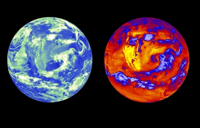 CERES Aqua-Daten zeigen die Menge an ausgehender Wärme und reflektiertem Sonnenlicht, die den Planeten am 22. Juni 2002 verlässt. Die Vereinigten Staaten sind in der Mitte.